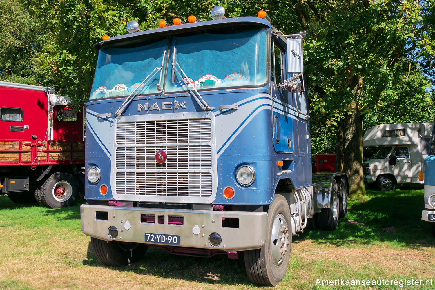 Vrachtwagens Mack Cruise-Liner uit 1977